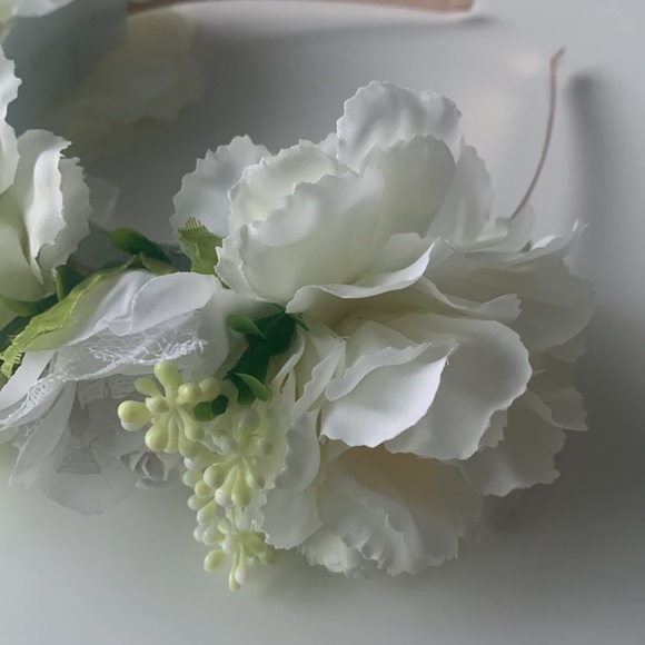 Flower tiara with metal ring - Picture 6 of 7